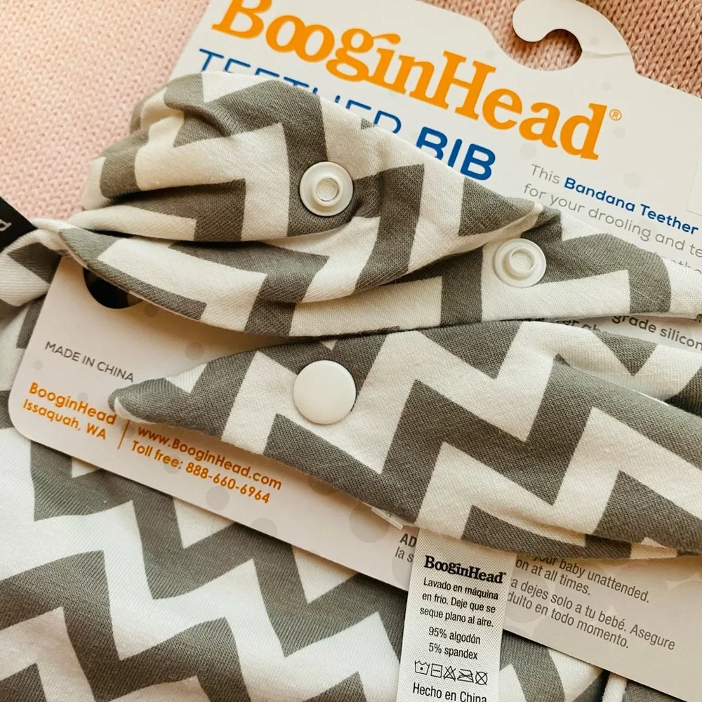 BooginHead Unisex Grey/White Chevron Teether Bib